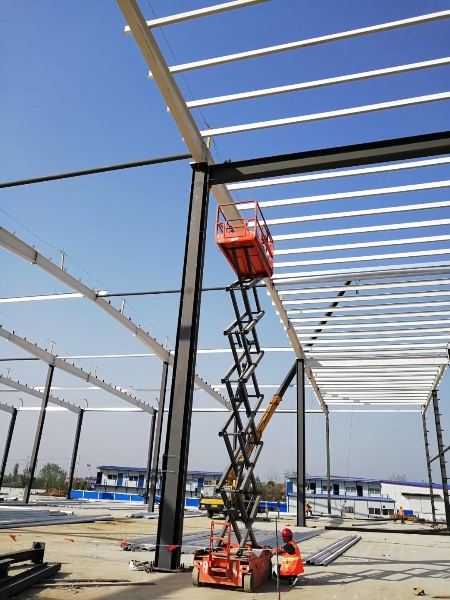 高空作業平臺.jpg 高空作業平臺.jpg